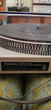 Load image into Gallery viewer, Technics SL-D2
